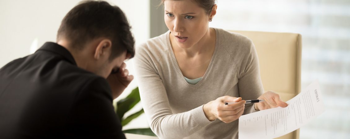 business-lady-insists-on-changing-of-contact-text