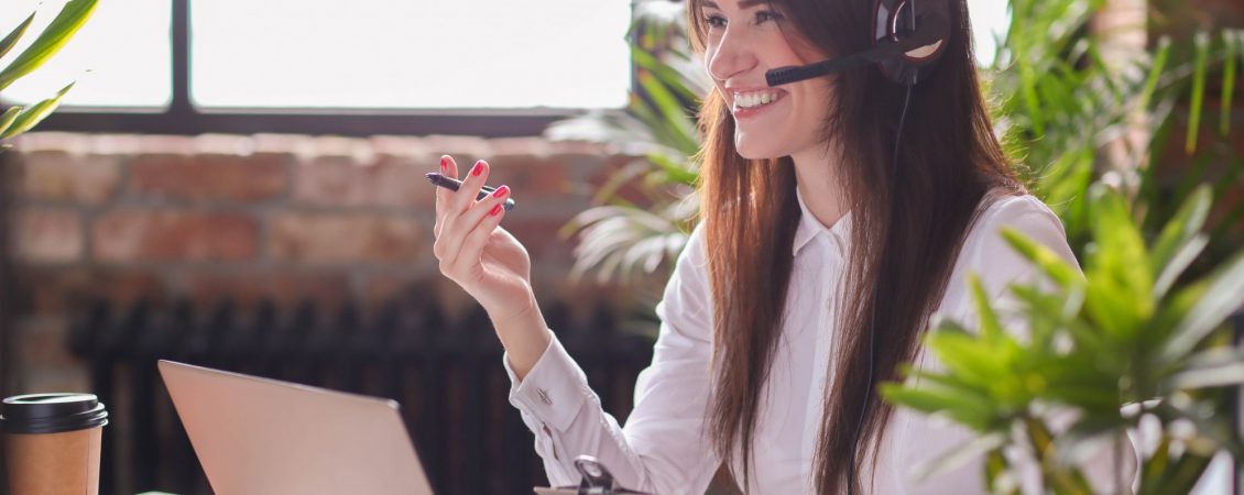 portrait-of-woman-customer-service-worker