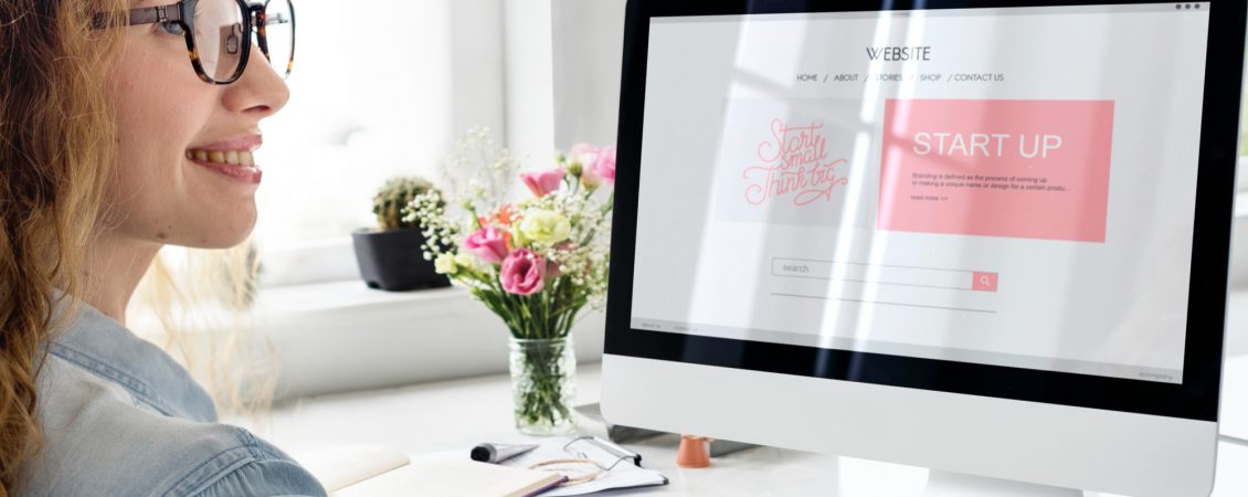 woman-using-computer